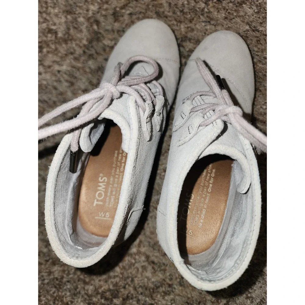 TOMS Desert Wedge Light Grey Suede‎ Lace Up Ankle Boots Womens 5 300616 NWOT